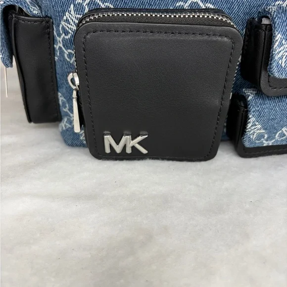 Michael Kors Dakota Medium Pocket Shoulder Bag - Picture 3 of 10